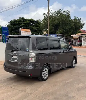 Toyota Voxy X 2WD 8-Seater 2013 Gray