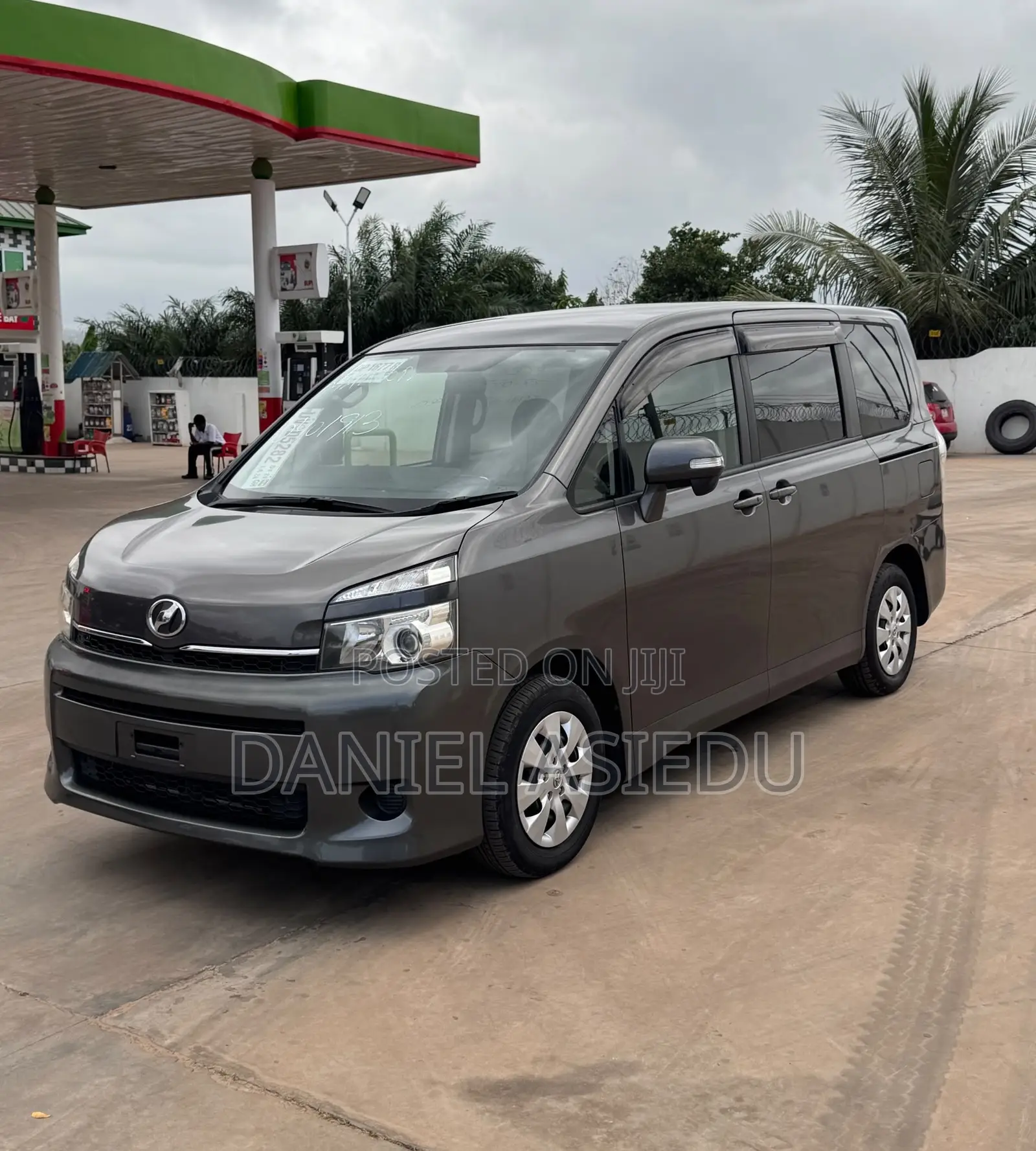 Toyota Voxy X 2WD 8-Seater 2013 Gray