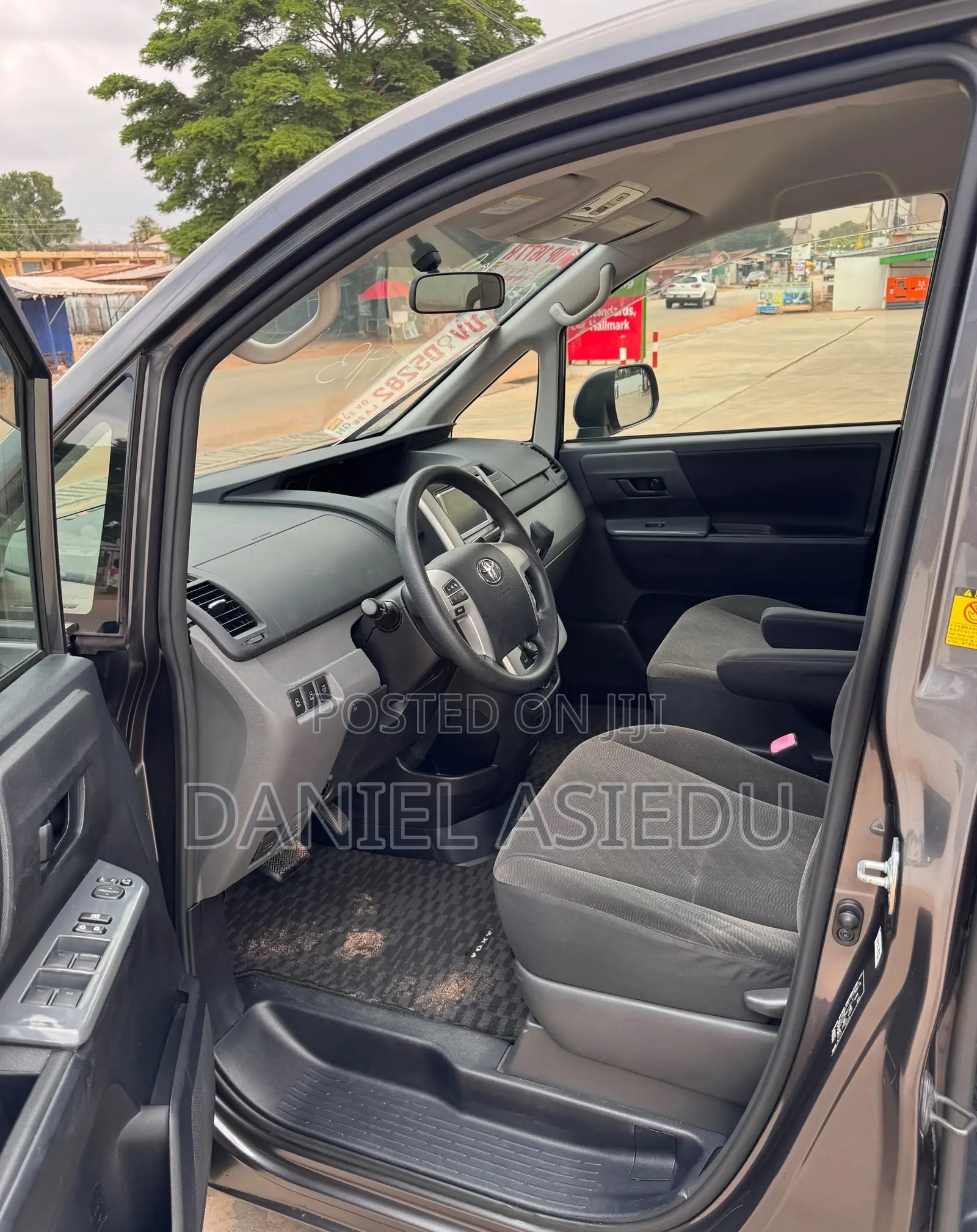 Toyota Voxy X 2WD 8-Seater 2013 Gray