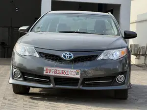 Toyota Camry SE 4dr Sedan (2.5L 4cyl 6A) 2014 Gray