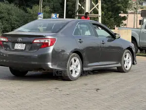 Toyota Camry SE 4dr Sedan (2.5L 4cyl 6A) 2014 Gray