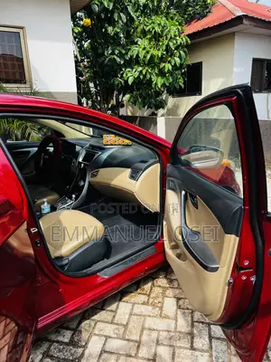 Hyundai Elantra Limited 2012
