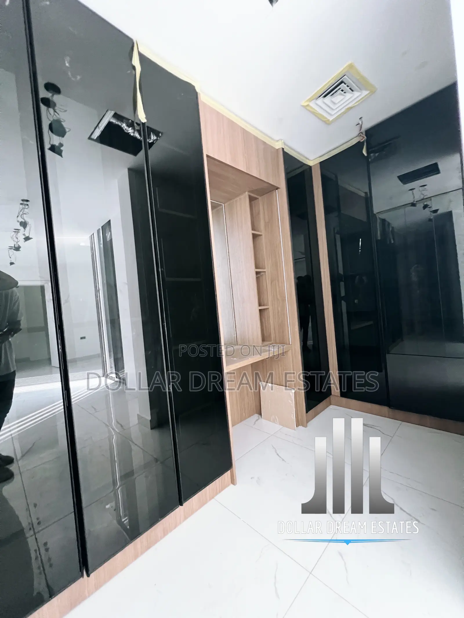 4bdrm Townhouse/Terrace in Dzorwulu for sale