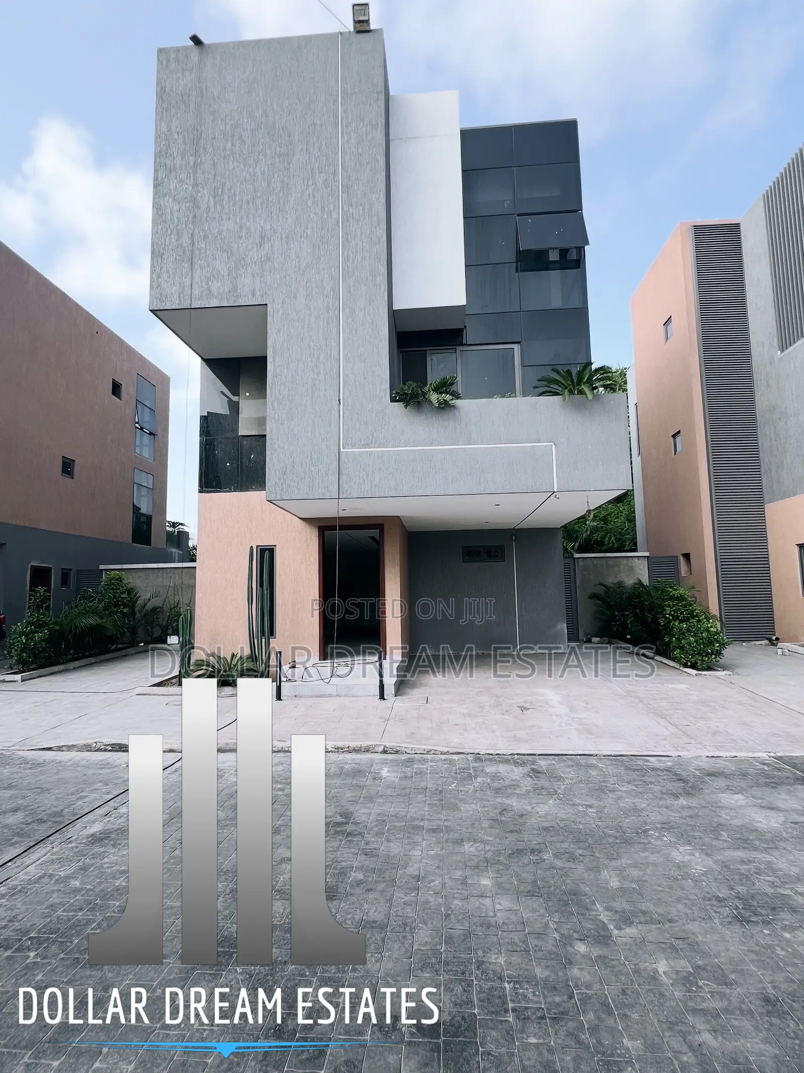 4bdrm Townhouse/Terrace in Dzorwulu for sale