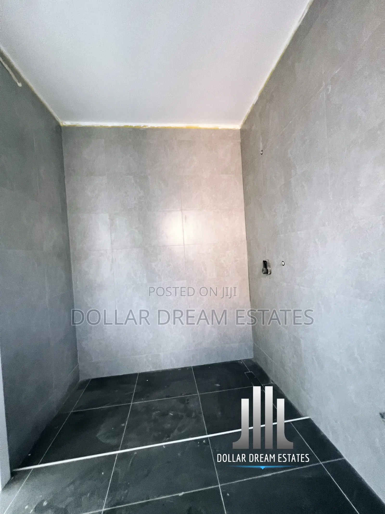 4bdrm Townhouse/Terrace in Dzorwulu for sale
