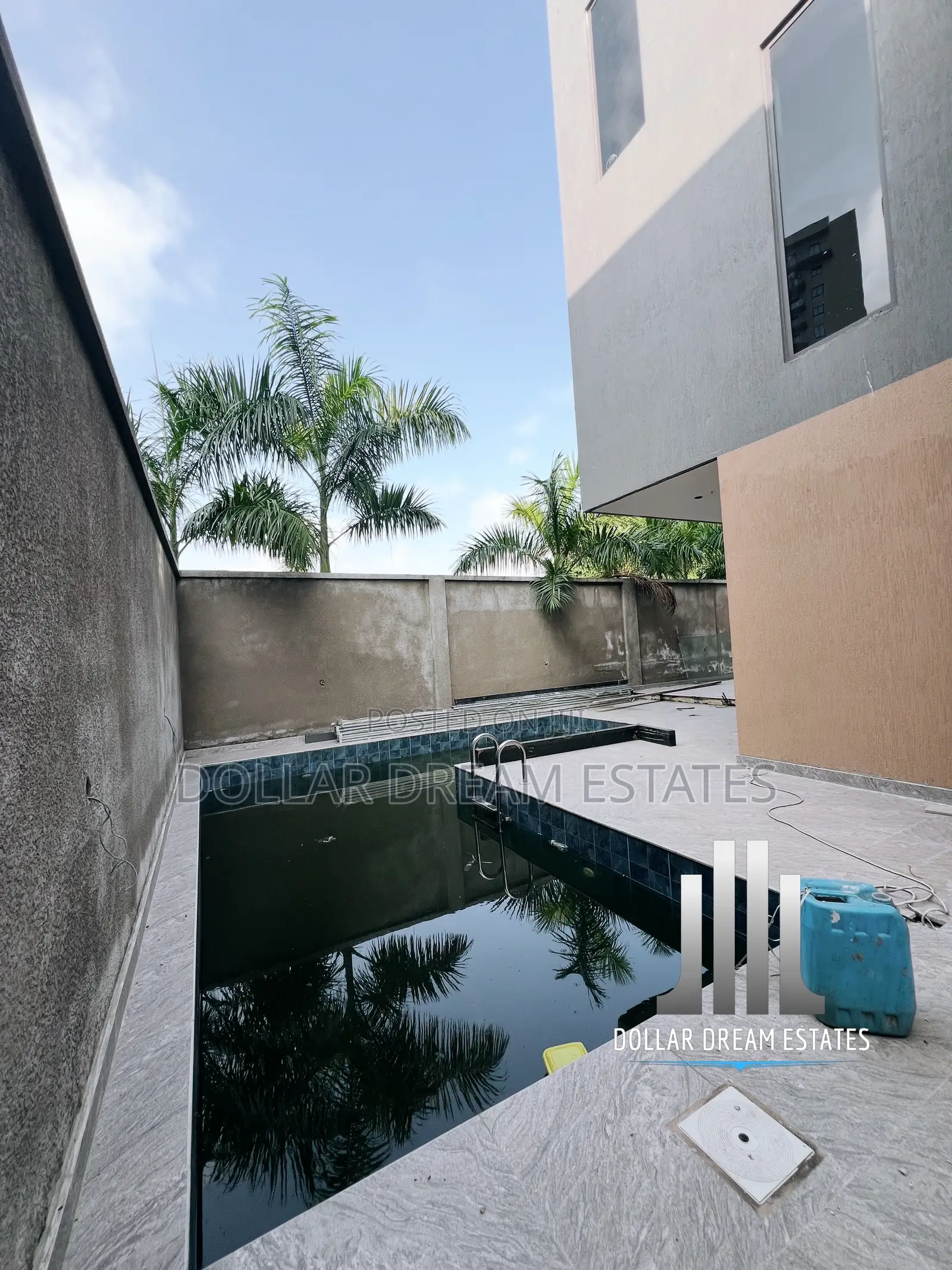 4bdrm Townhouse/Terrace in Dzorwulu for sale