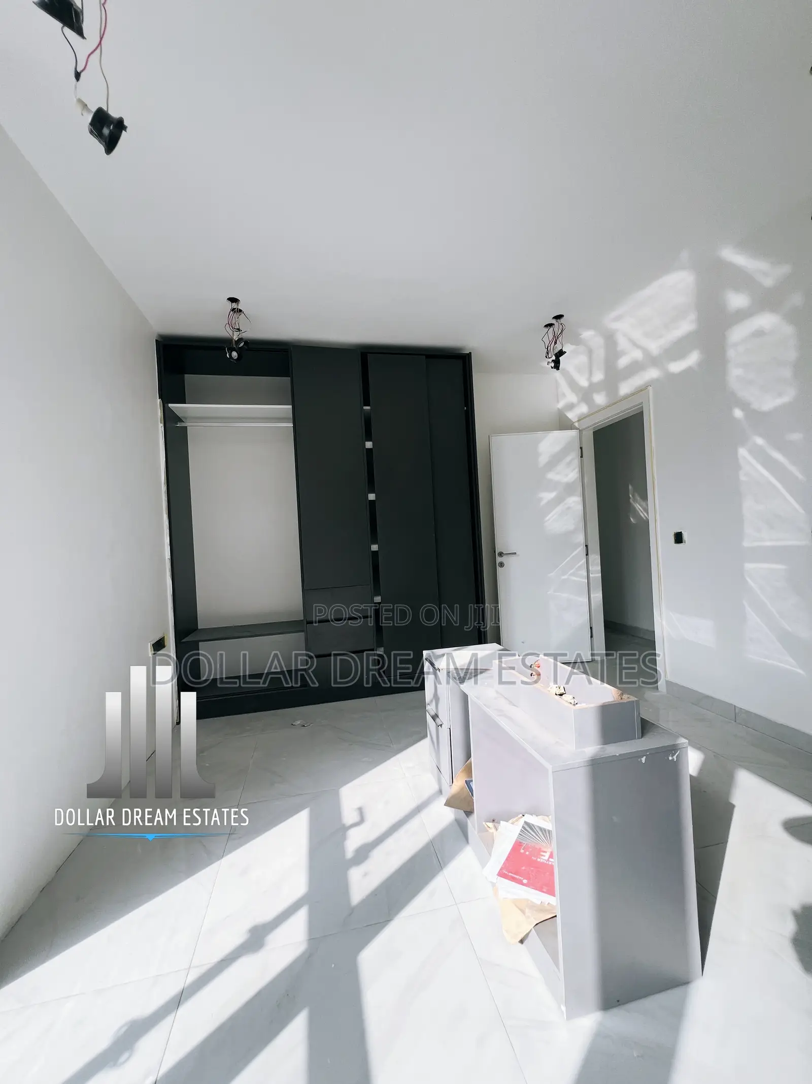 4bdrm Townhouse/Terrace in Dzorwulu for sale