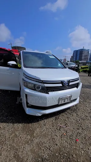 Toyota Voxy SV Premium 2014 White