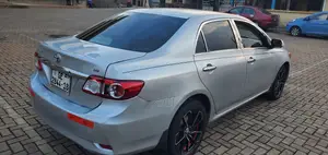 Toyota Corolla LE 4dr Sedan (1.8L 4cyl 4A) 2013 Silver