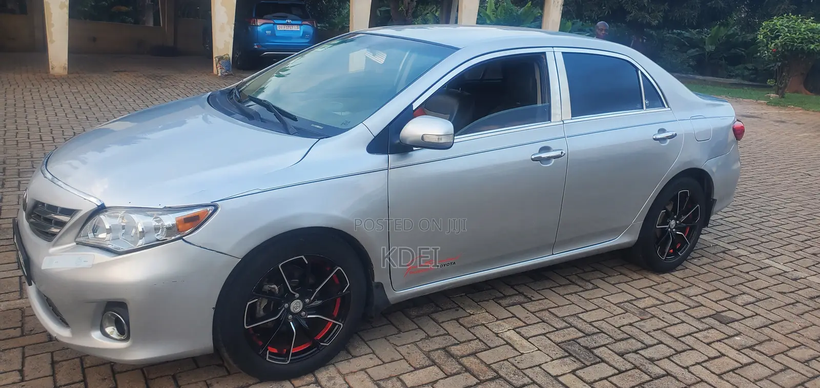 Toyota Corolla LE 4dr Sedan (1.8L 4cyl 4A) 2013 Silver