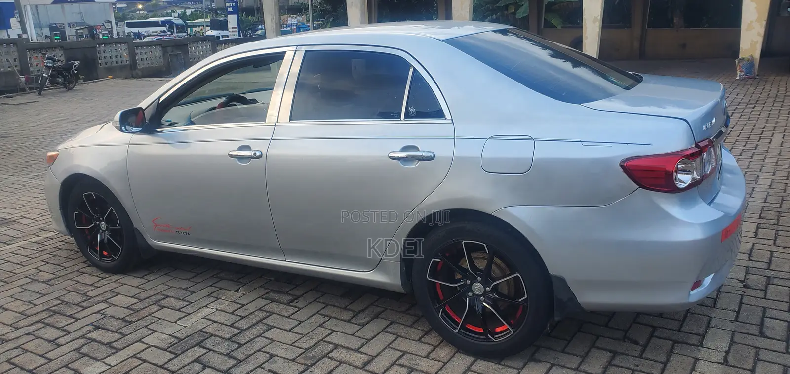 Toyota Corolla LE 4dr Sedan (1.8L 4cyl 4A) 2013 Silver
