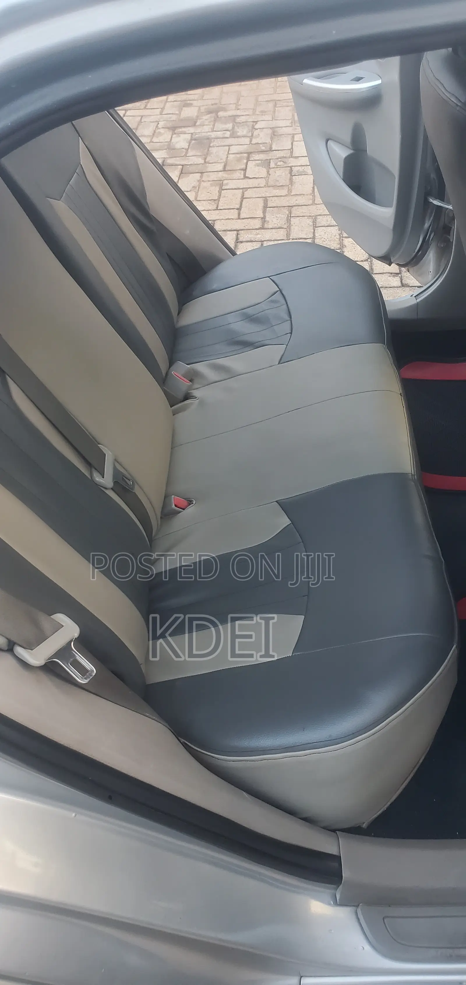 Toyota Corolla LE 4dr Sedan (1.8L 4cyl 4A) 2013 Silver