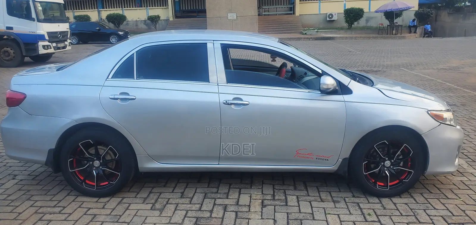 Toyota Corolla LE 4dr Sedan (1.8L 4cyl 4A) 2013 Silver