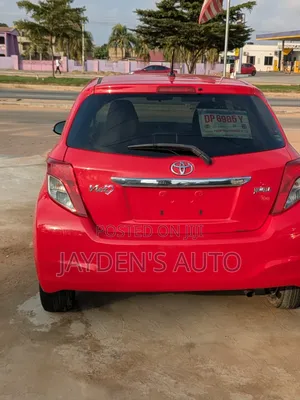 Toyota Vitz 2012 Red
