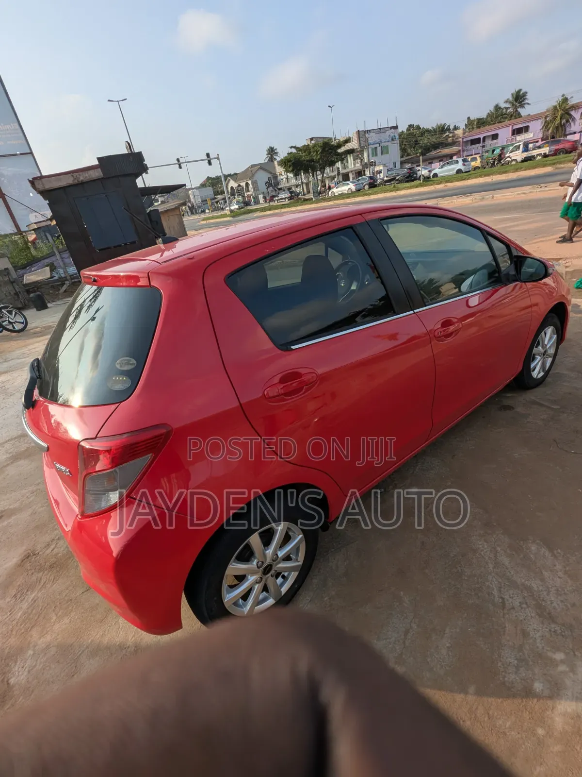 Toyota Vitz 2012 Red