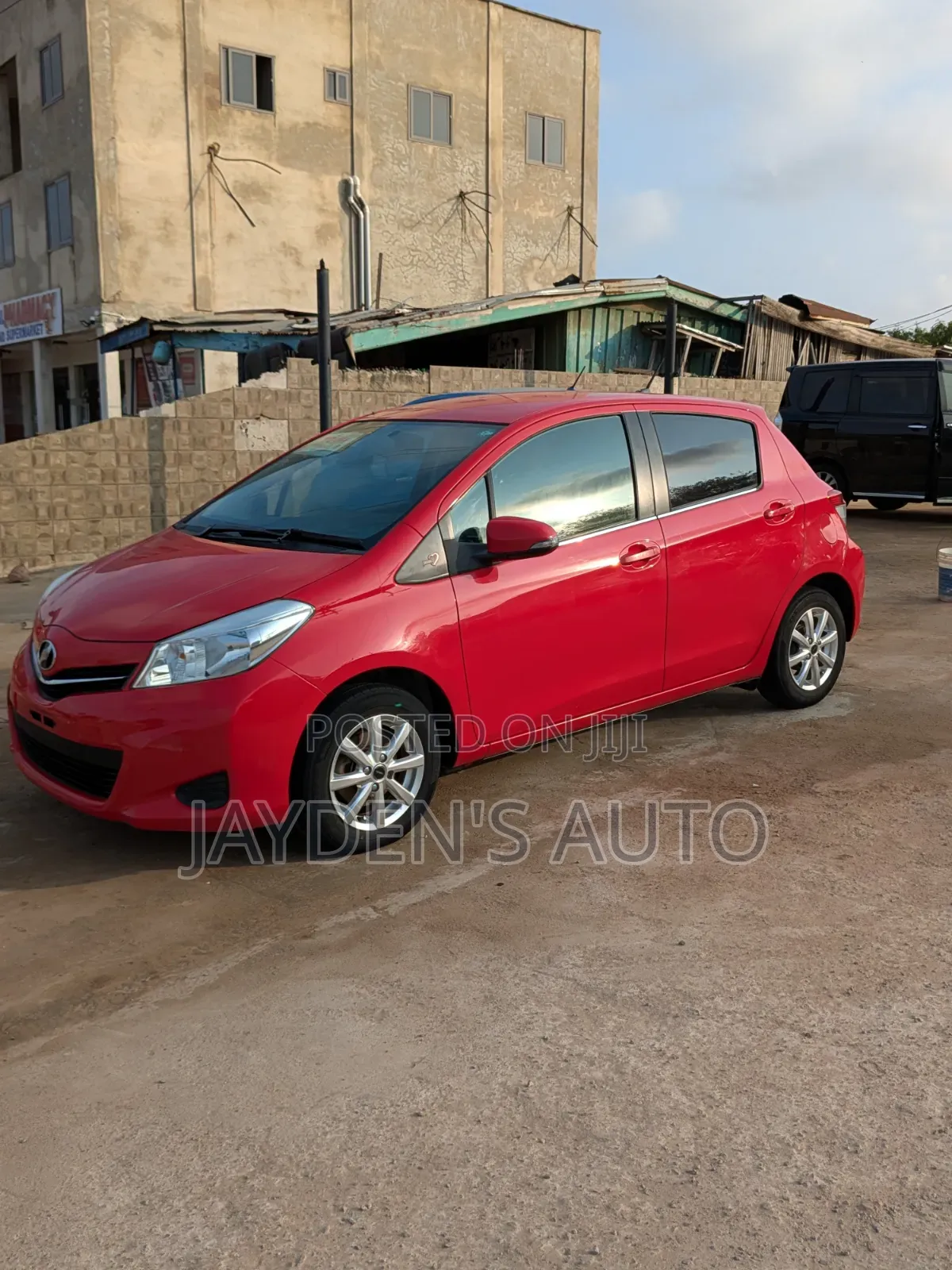 Toyota Vitz 2012 Red