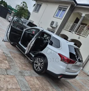 Mitsubishi Outlander 2018 White