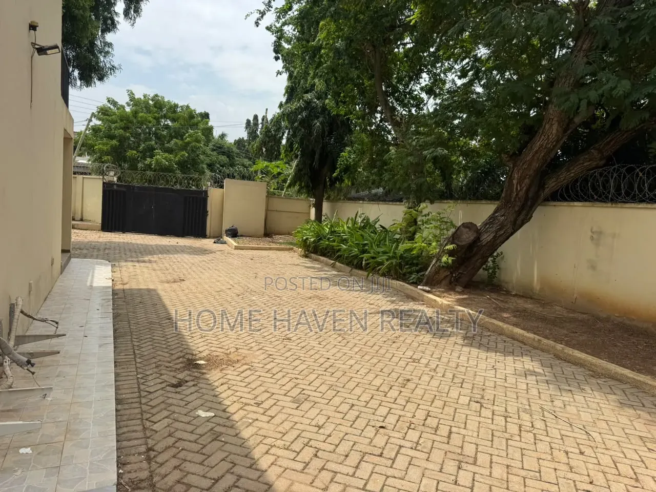 4bdrm House in Cantonment, Prisons for rent