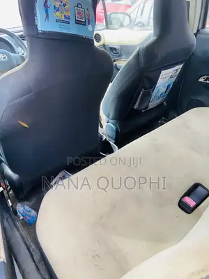 Toyota Vitz 2012 Silver
