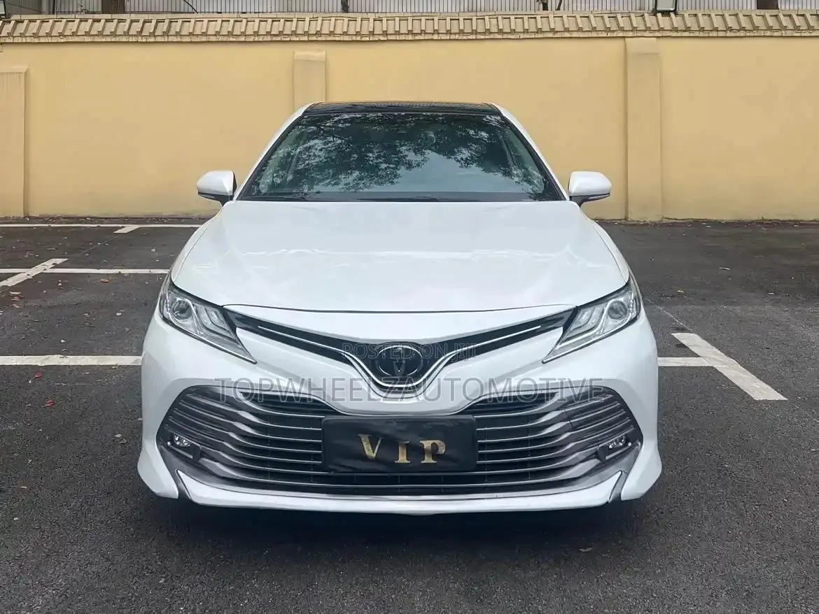 Toyota Camry 2018 White