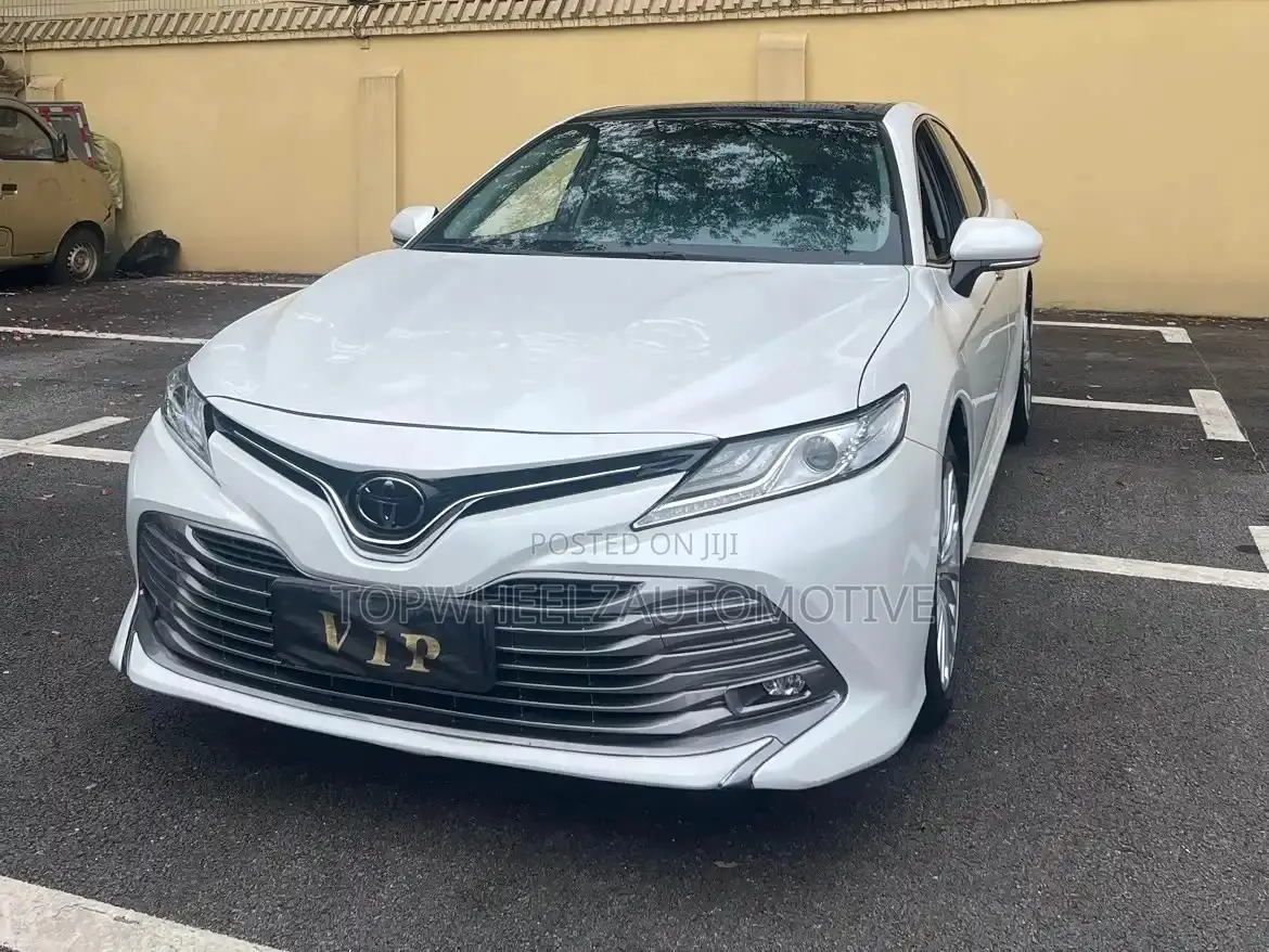 Toyota Camry 2018 White