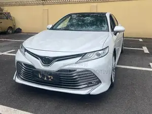 Toyota Camry 2018 White