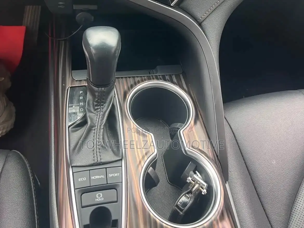Toyota Camry 2018 White