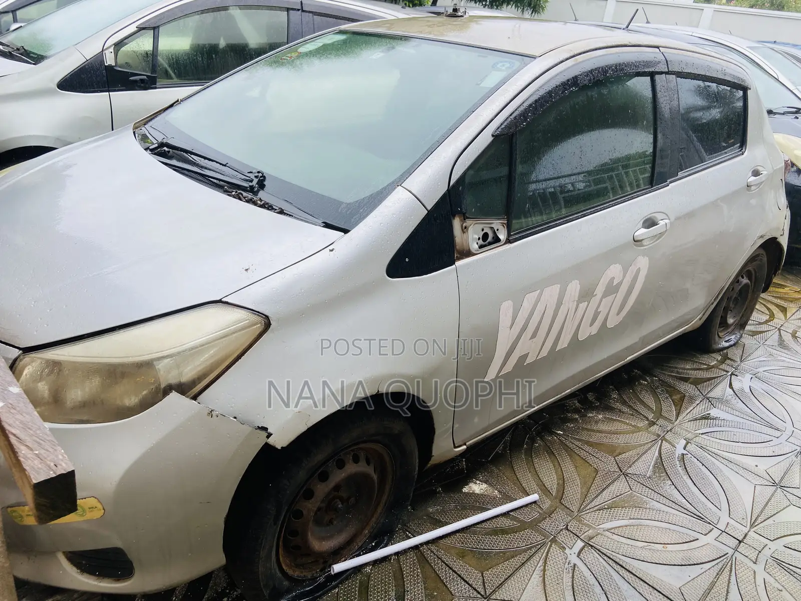 Toyota Vitz 2012 Silver