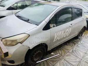 Toyota Vitz 2012 Silver