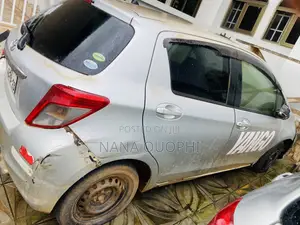 Toyota Vitz 2012 Silver