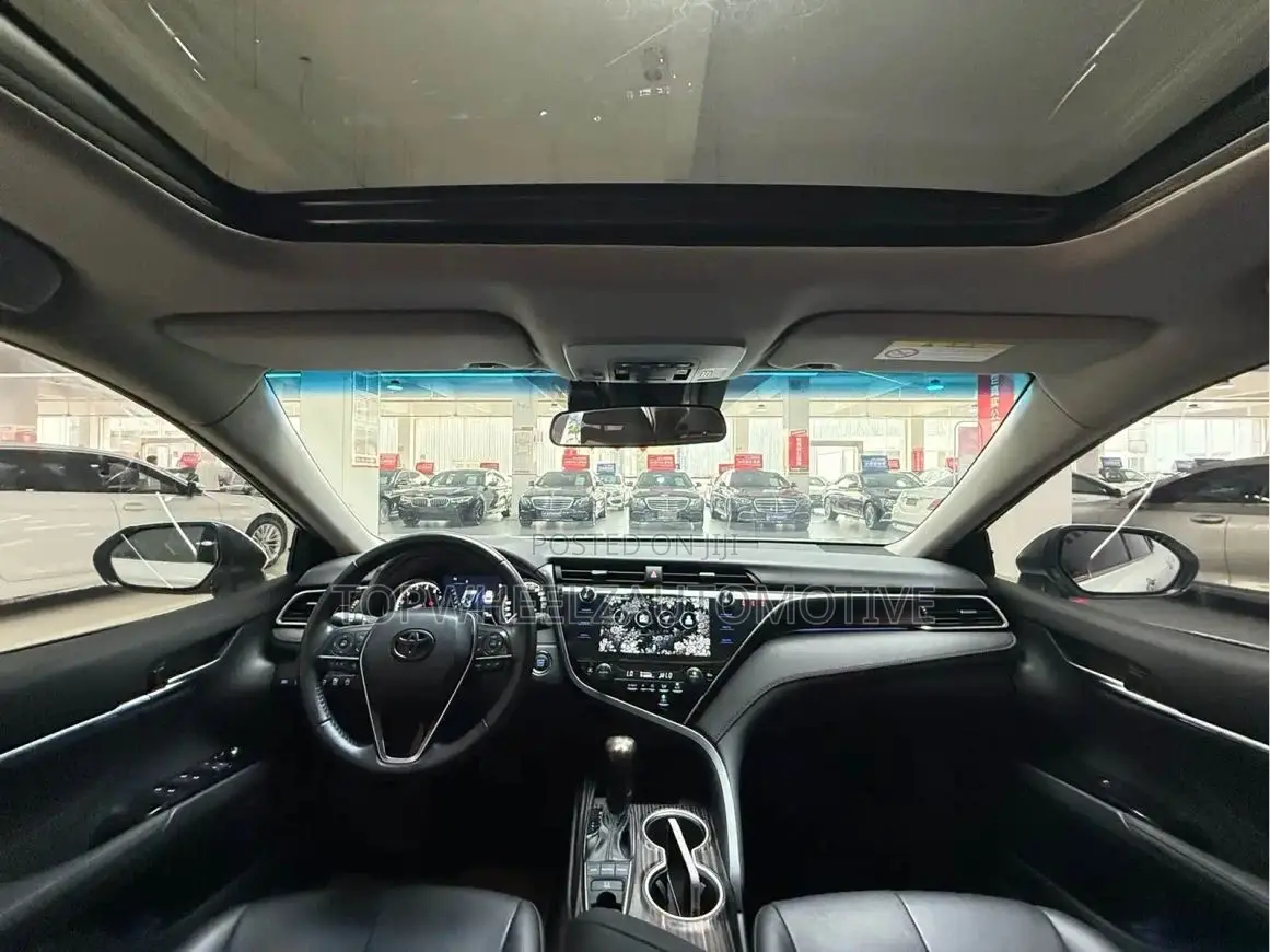 Toyota Camry 2018 White