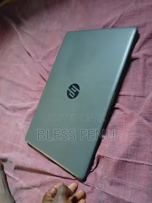 Laptop HP Pavilion 17 8GB Intel Core i3 HDD 1T