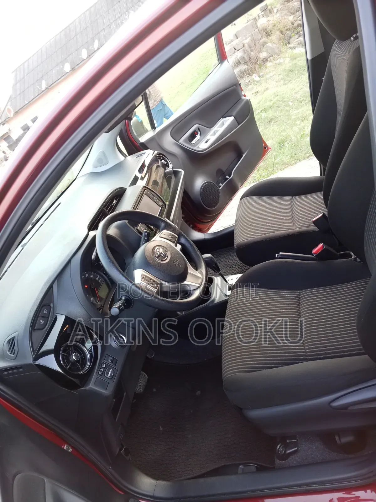 Toyota Vitz 1.0 FWD 3dr 2015 Maroon