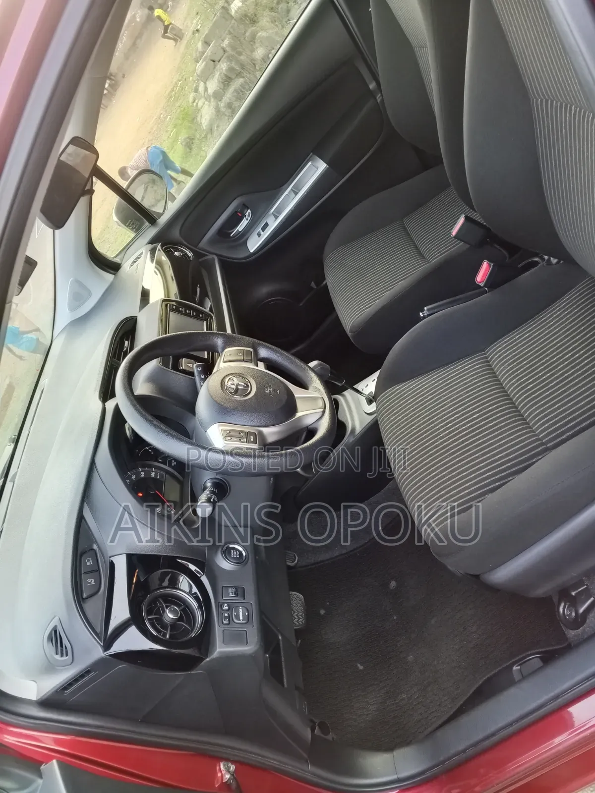 Toyota Vitz 1.0 FWD 3dr 2015 Maroon
