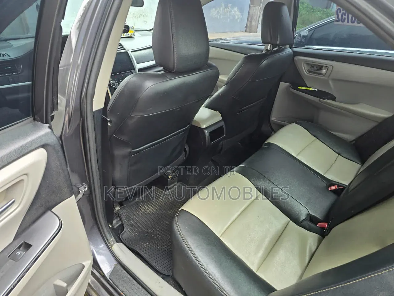 Toyota Camry 2017 Silver
