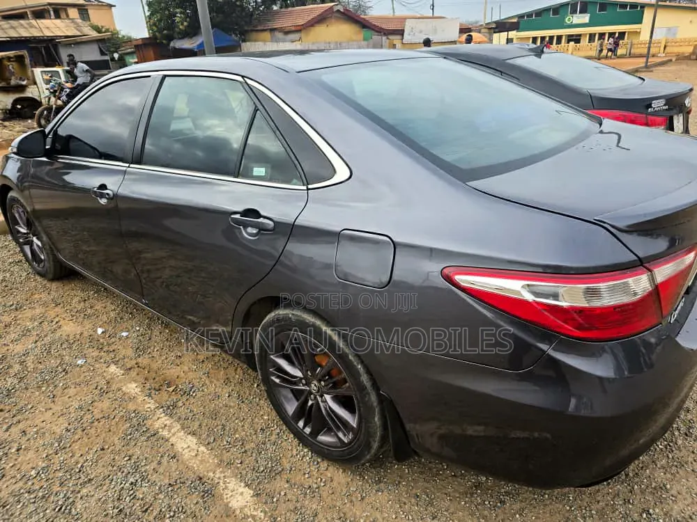 Toyota Camry 2017 Silver