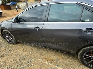 Toyota Camry 2017 Silver