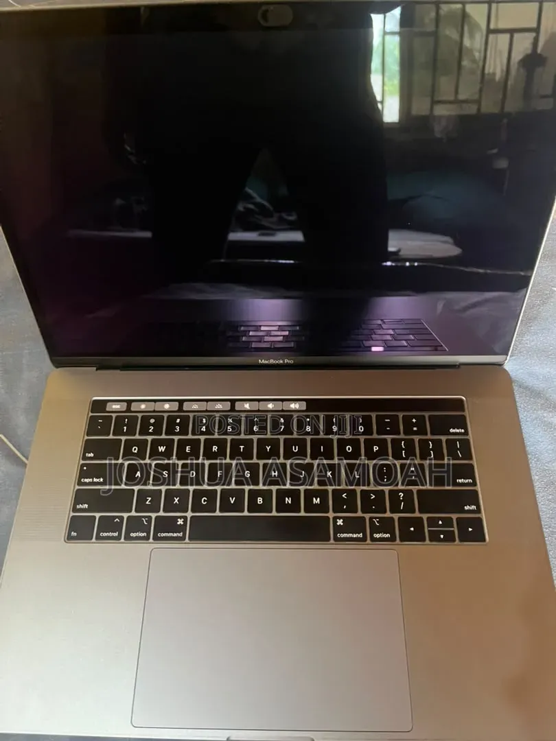 New Laptop Apple MacBook 2018 16GB Intel Core i7 SSD 512GB