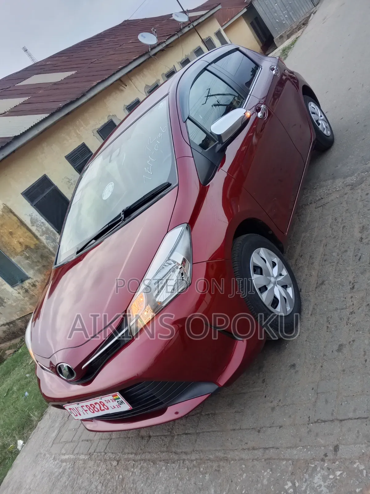 Toyota Vitz 1.0 FWD 3dr 2015 Maroon