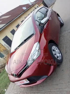 Toyota Vitz 1.0 FWD 3dr 2015 Maroon