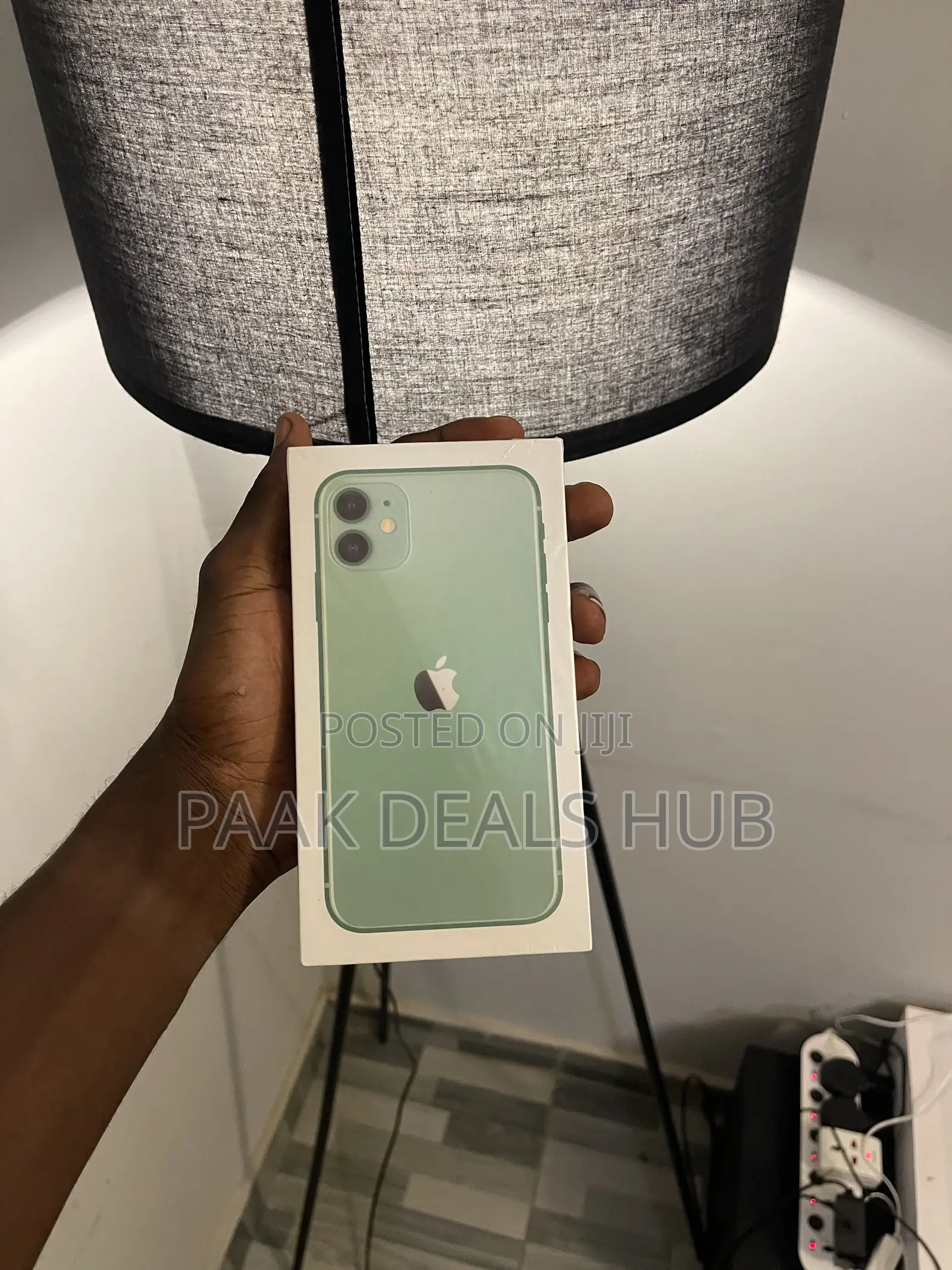 New Apple iPhone 11 64 GB Green