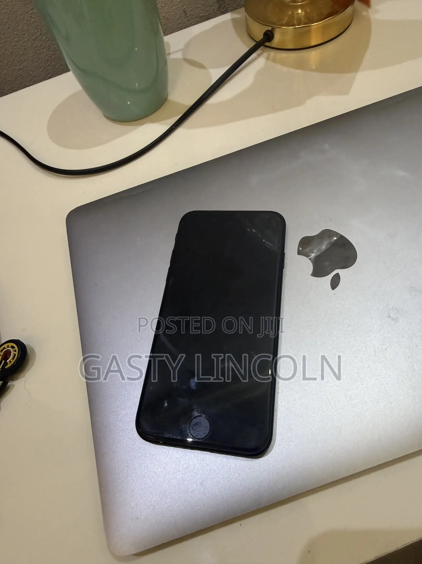 Apple iPhone SE (2020) 64 GB Black