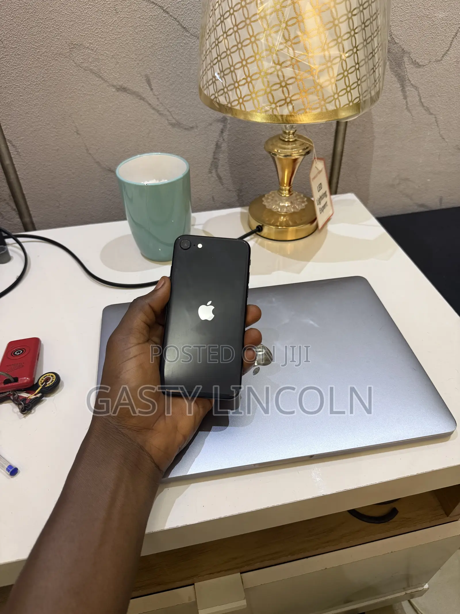 Apple iPhone SE (2020) 64 GB Black