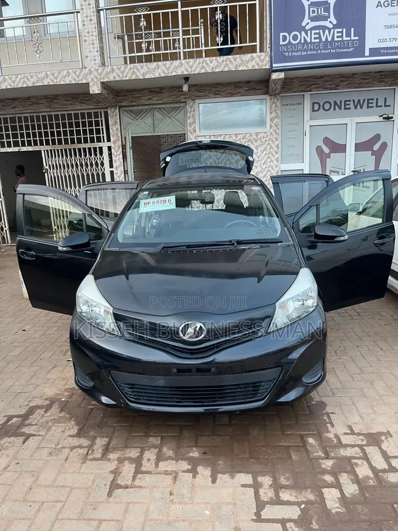 Toyota Vitz 2013 Black