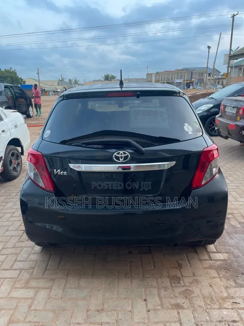Toyota Vitz 2013 Black