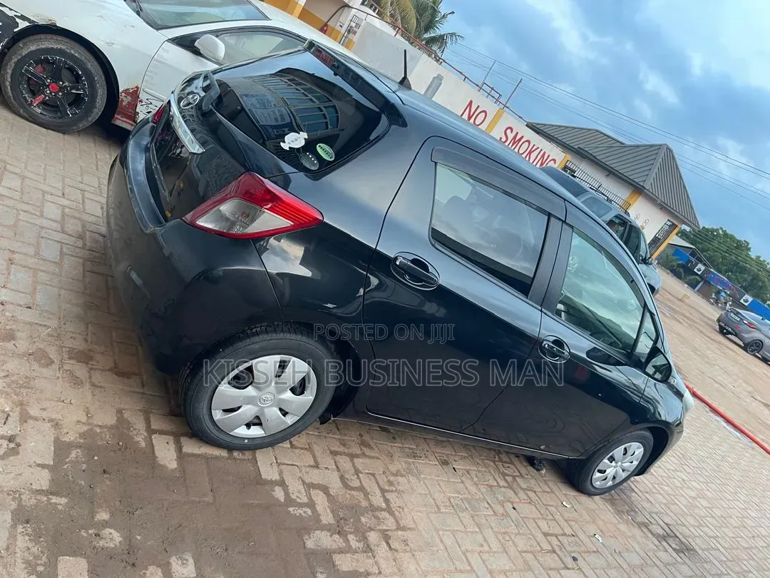 Toyota Vitz 2013 Black