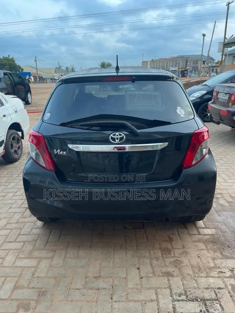 Toyota Vitz 2013 Black