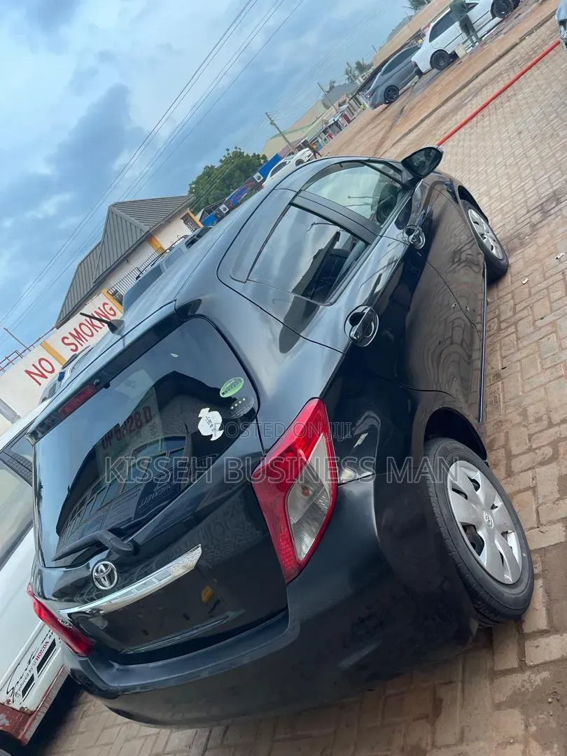 Toyota Vitz 2013 Black