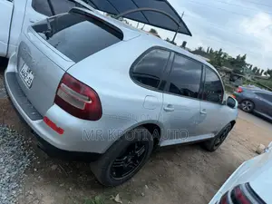 Porsche Cayenne 2011 Gray
