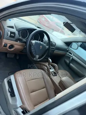 Porsche Cayenne 2011 Gray